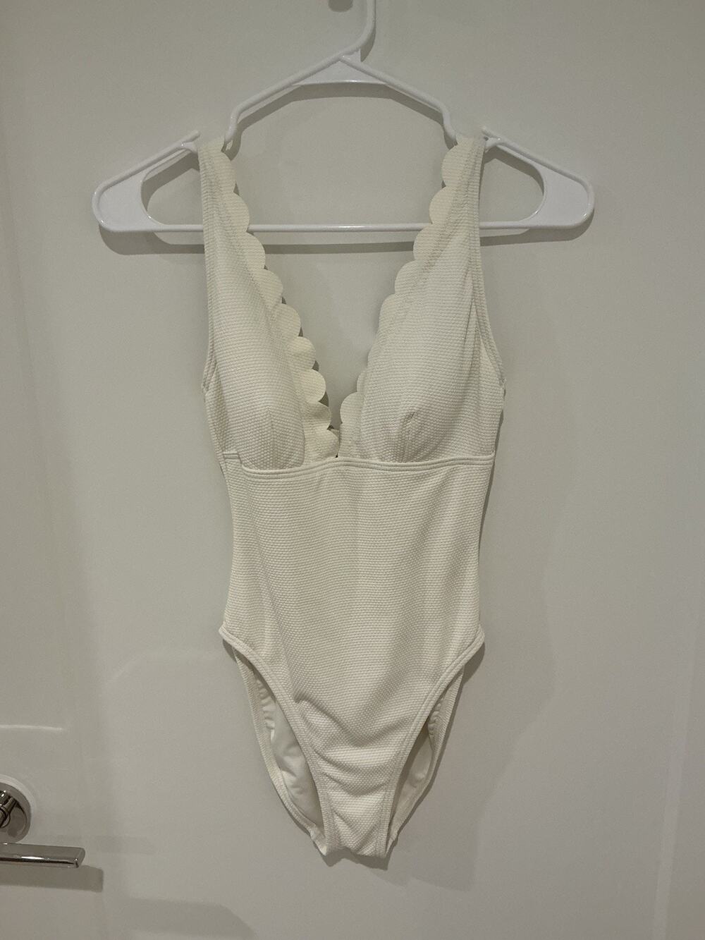 KATE SPADE Ivory V-Neck One-Piece Swimsuit Size Small